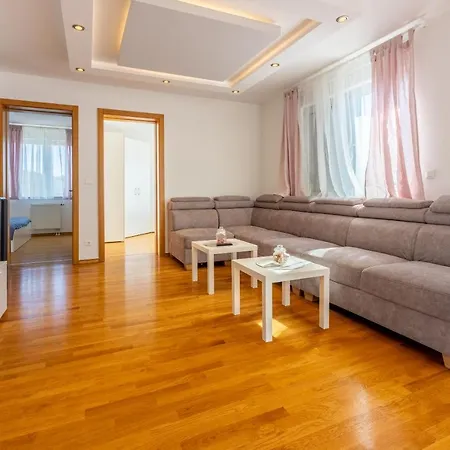 Mateo Apartment