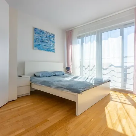 Mateo Apartment
